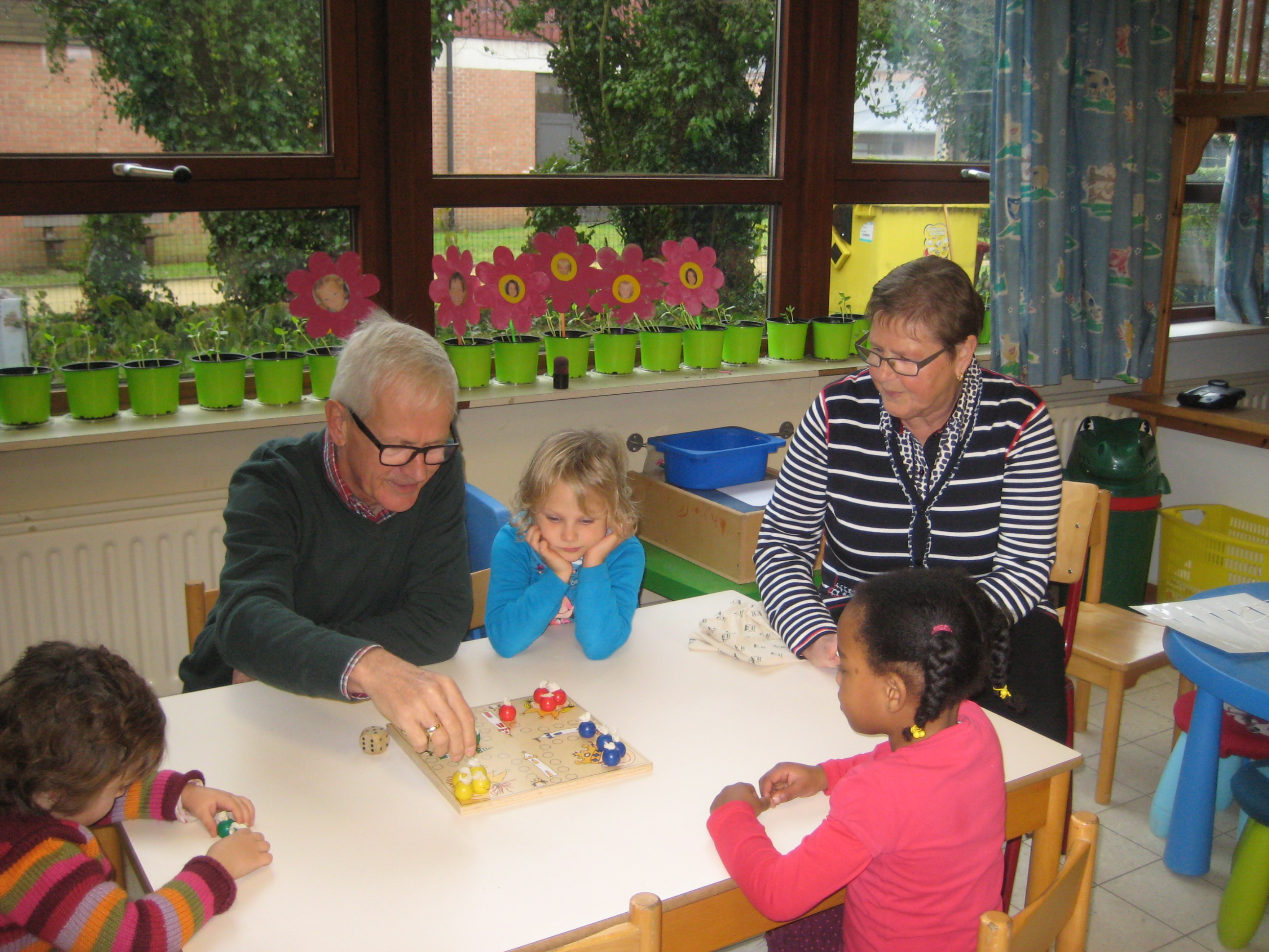 grootouders op bezoek in de klas van juf Ellen